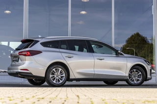 Ford Focus Wagon 1.0 EcoBoost Hybrid Titanium  | Carplay | Cruise | NL Auto / 2