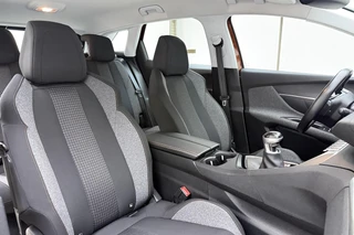 Peugeot 3008 1.2 PureTech Blue Lease Executive Camera l Climate Control l Cruise Control l Apple Carplay & Android Auto l PDC voor en achter l Bluetooth l Lichtmetalen Velgen l Afneembare Trekhaak / 15