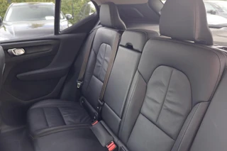 Volvo XC40 T5 Recharge Plus Dark | Stoelverwarming | Trekhaak | Parkeercamera | Leder | H/K | Pilot Assist | BLIS | Keyless / 19