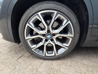 BMW X1 xDrive25e eDrive M pakket HUD LEER SPORT PANODAK / 11