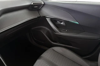 Peugeot e-2008 EV Allure Pack 50 kWh Stoelverwarming Camera Apple CarPlay / 36