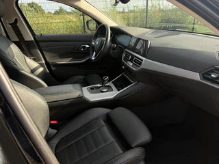 BMW 3-serie Touring 320e Business Edition Plus | Camera | Laser | Stoelverwarming | Carplay | / 26