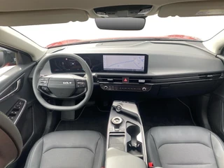 Kia EV6 Light Edition 63 kWh | VOORRAAD VOORDEEL NU €42.950,- | Direct leverbaar | Stoel+Stuur verwarming | Climate control | Navigatie | Parkeer camera achter | Parkeer sensoren voor en achter / 13
