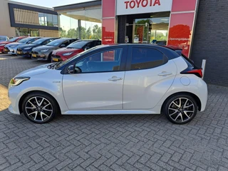 Toyota Yaris 1.5 Hybrid Executive DODEHOEK PARELMOER SPORTSTOELEN STOELVERWARMING PDC LED / 4