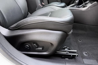 Jeep Compass 4xe 240 Plug-in Hybrid Electric S | Navigatie | Lederen bekleding | Panoramisch schuifdak | Keyless | Stoelverwarming | Zwart dak / 15