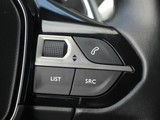 Peugeot e-2008 EV Allure 54 kWh | tot 406km WLTP range | SOH 96% | Parkeersensoren voor + achter | Draadloos Apple Carplay/Android Auto | Cruise Control | Privacy Glass / 18