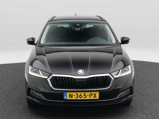 Skoda Octavia Combi 1.5 TSi 150 Pk First Edition | Stoelverwarming | Camera | Cruise Control | Navigatie | CarPlay | Matrix LED | 17 Inch | 60.639 Km !! / 5