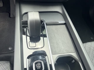Volvo XC60 2.0 B4 Momentum Business  | Keyless | LED | Apple/Android | PDC v+a incl. Camera | Google | Elekt. Klep / 30