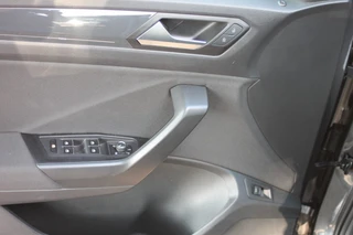 Volkswagen T-Roc 1.5 TSI Sport 150pk Stoel/stuur verwarming / afneembare trekhaak. / 18