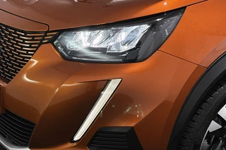 Peugeot e-2008 EV Allure Pack 50 kWh Stoelverwarming Camera Apple CarPlay / 19
