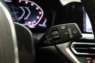BMW 3 Serie Touring M340i xDrive High Executive M Sport Pakket Automaat  / Live Cockpit Professional / Panoramadak / Trekhaak / Individual Leder Merino / Driving Assistant / M Sport Differentieel / Harman Kardon / M Adaptief Onderstel / Safety Pack / Head-Up Display / 19 Inch / Stoelverwarming voor+achter / 48