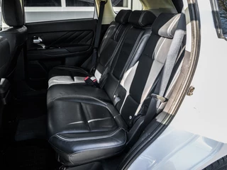 Mitsubishi Outlander 2.0 PHEV instyle | Leder | Xenon | 360 camera | Keyless | Stoelverwarming | PDC v+a / 7