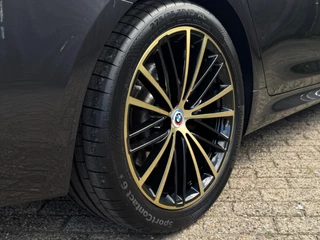 BMW 5-serie Touring 530i M-Sport / Pano / ACC / Luchtvering / 19
