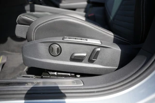 Volkswagen Passat 1.4 TSI PHEV GTE Highline Pano, Trekhaak,Carplay / 31