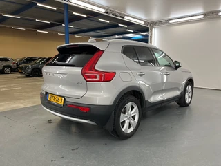 Volvo XC40 2.0 B4 Plus Dark / 4