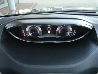 Peugeot 3008 1.2 PureTech Blue Lease Executive | Trekhaak | Navigatie | Climate control | Lichtmetalen velgen | Cruise control | Parkeersensoren achter | Apple carplay/Android auto / 19