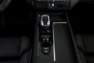 Volvo XC60 2.0 T8 Plug-in-hybrid AWD Polestar Engineered - Facelift MY26  | S/K-Panodak | Dig.Cockpit | Adapt.Cruise | Harman/Kardon | Stoel+-Stuurverw. | Elek. stoelen | 360 Camera | NAV + App.Connect + NAV | ECC | LM 21" | 9211 / 32