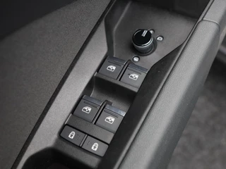 Audi Q4 e-tron 45 quattro Advanced edition 77 kWh 265 Pk | Stoelverwarming | Matrix LED | Sonos Audio | 19 Inch | Warmtepomp | 53.634 Km !! / 21