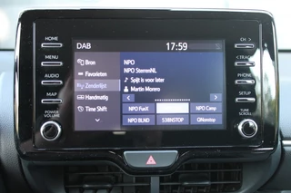 Toyota Yaris 1.5 HYB. ACTIVE Automaat / Camera / Cruise control / Dab radio / Apple carp. / 35