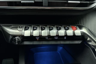 Peugeot 3008 1.6 HYbrid 180 Allure Pack Business | 19 inch | Automaat | Navigatie | Camera | Climate control | Parkeersensoren / 26