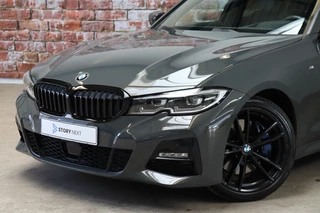 BMW 3 Serie Sedan 330i High Executive M Sport Pakket Automaat  / Live Cockpit Professional / Schuif-/kanteldak / M Sportremsysteem / Leder / Shadow Line / 19 Inch / Extra Getint Glas / Stoelverwarming / Climate Control / Parkeersensoren voor+achter / Stuurwiel Verwambaar / Hifi / 2