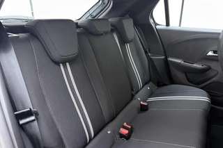 Opel Corsa Electric Long Range GS 51 kWh | NIEUW | tot 429km WLTP | 100kW snelladen | Climate control | Stoel- en stuurverwarming | Achteruitrijcamera | Navi via Apple Carplay/Android Auto | Sportstoelen / 18