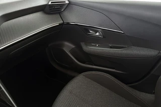 Peugeot 208 1.2 PureTech 100 Style / 30