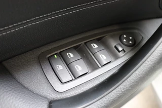 BMW X2 xDrive20i High Executive M Sport Pakket Automaat  / Navigatiesysteem Plus / Leder / Panoramadak / Achteruitrijcamera / Stoelverwarming / Climate Control / Hifi / Shadow Line / Parkeersensoren voor+achter / Extra Getint Glas / 19 Inch / 29