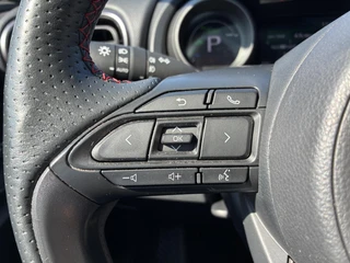 Toyota Yaris 1.5 Hybrid GR SPORT PANODAK STOEL/STUURVERW JBL-AUDIO HEAD-UP 18'' LM-VELGEN PARK-SENSOREN NAVI KEYLESS CAMERA APPLE/ANDROID NL-AUTO 1E-EIG / 19