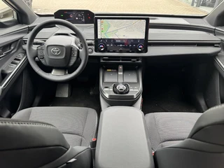 Toyota C-HR+ First Edition 77 kWh WARMTEPOMP EL-ACHTERKLEP PRIVACY-GLASS 18"LMV BLIND SPOT STOELVERW. P-SENSOREN / 7