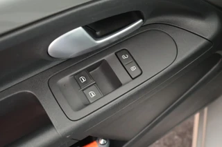 Volkswagen Up! 1.0 60pk Move Maps&More Airco / 13