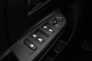 Opel Corsa 1.2 75pk Edition | Demo | Airco | Cruise Control | Parkeersensoren achter | Stuurverwarming | Navigatie via Apple Carplay | Lichtmetalen velgen / 18