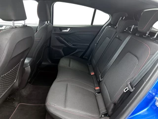 Ford Focus 1.0 EcoBoost Hybrid ST Line X | Cruise control | Stoelverwarming | Navigatie | Camera | Afneembare trekhaak | BTW / 32