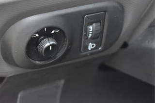 Citroën C4 Cactus 1.2 PureTech Shine Airbump Blackline  | NL-Auto | Nav | Cruise Control | PDC achter | LM-Velgen allweather | NAP | Distributie vervangen / 17