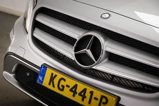Mercedes-Benz GLA-klasse 180 Ambition | URBAN PACK | PANORAMADAK | STOELVERWARMING | TREKHAAK | 18" / 16