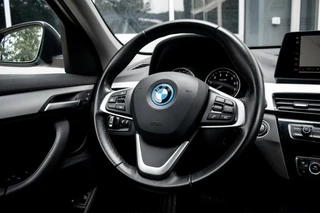 BMW X1 xDrive25e High Executive|1e EIGENAAR|STOELVERW.|AFN. TREKHAAK|HEAD-UP|ELEK. KLEP|CAMERA|LEDER / 45