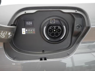 Peugeot 308 SW 1.6 Plug-in Hybrid 195 Allure | Nieuwe auto | Camera voor en achter | Trekhaak | Adaptive cruise control | Full led | 7,4kw onboard charger | Stoel en stuurverwarming / 12