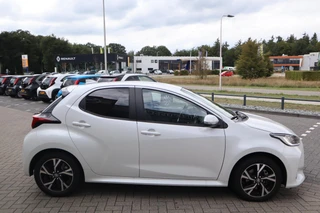 Toyota Yaris HYBRID 115 DYNAMIC COMFORT-PACK LED 16"LMV PRIVACY-GLASS ALL-SEASON BLISS PARK-SENSOREN STUUR/STOELVERW. / 10