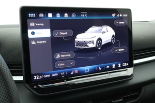 Volkswagen T-Roc 1.5 eTsi 150pk DSG R-Line First Edition Trekhaak Camera Keyless Stoelverwarming Virtual Cockpit Carplay / 32