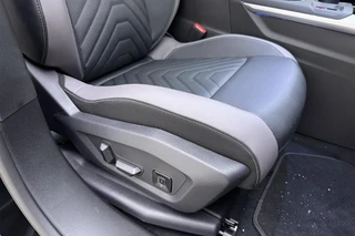 Jeep Compass 1.2 e-Hybrid First Edition | LED matrix verlichting | Panoramadak | Drive assist | Focal audio | Massage stoelen | Stoel ventilatie/verwarming | Camera's rondom / 25