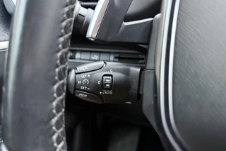 Peugeot 3008 1.6 e-THP Allure Automaat | Trekhaak | Electrische achterklep | Keyless | Lichtmetalen velgen | Dakdragers | Camera / 25