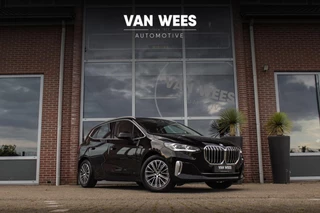 BMW 2-serie Active Tourer 230e xDrive Luxury Line | 1e eigenaar | BTW auto | Driving Assistant | Harman Kardon | 360 camera | Panoramadak | Head-up | M-sportstuur | Keyless entry / 2