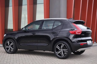 Volvo XC40 T4 Momentum | Stoelverwarming | Trekhaak | Parkeercamera | Keyless / 4