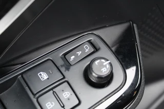 Toyota C-HR 1.8 HYBRID DYNAMIC ALL-SEASON BANDEN STOELVERW. DODEHOEKDETECTIE KEYLESS LED KOPLAMPEN PARK.SENSOREN V+A / 16