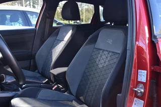 Volkswagen Taigo 1.0 TSI R-Line Business Automaat | 3X R-Line | IQ-Light | Trekhaak | BSM | Navi | Digitaal Dash | Stoelverwarming | 12 mnd BOVAG garantie | Whatsapp 06-53188999 / 2