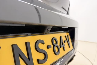 Peugeot 208 1.2 Hybrid 145 e-DCS6 GT | Stoelverwarming | Cruise control | Apple carplay/Android auto | Elek. verstelbare stoelen | Achteruitrijcamera | Kunstlederen/Alcantara bekleding | Massagefunctie | Stuurbediening / 8