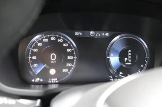 Volvo V60 2.0 T8 Twin Engine AWD Inscription (391PK) ORIG.NL/NW.PR73000/DEALERONDERH. / 19
