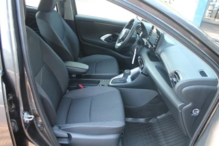 Toyota Yaris 1.5 HYB. ACTIVE Automaat / Camera / Cruise control / Dab radio / Apple carp. / 21