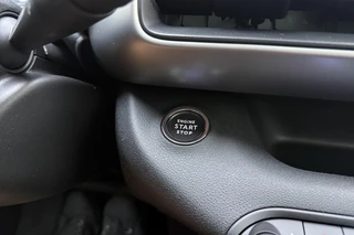 Jeep Avenger 1.2 e-Hybrid 110pk Black Edition | 8 Jaar Fabrieksgarantie | Panoramadak | Keyless | Navigatie | JBL audio | Elektrische kofferklep | Adaptieve cruise control | Stoelverwarming / 28
