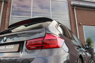 BMW 3-serie Touring 318i Corporate Lease Executive | M Sport pakket | Stoelverwarming | LED | Navigatie Professional | Bluetooth | Sportstoelen | M-sportstuur | PDC | Shadow Line / 42